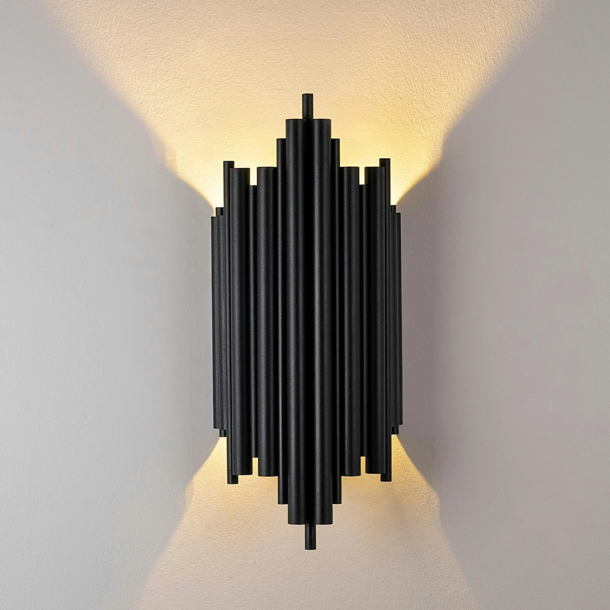 Applique design noire, structure graphique H. 50 cm SFAX