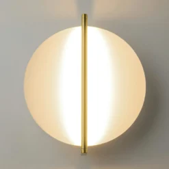 Applique murale dorée – disque blanc minimaliste WINDER