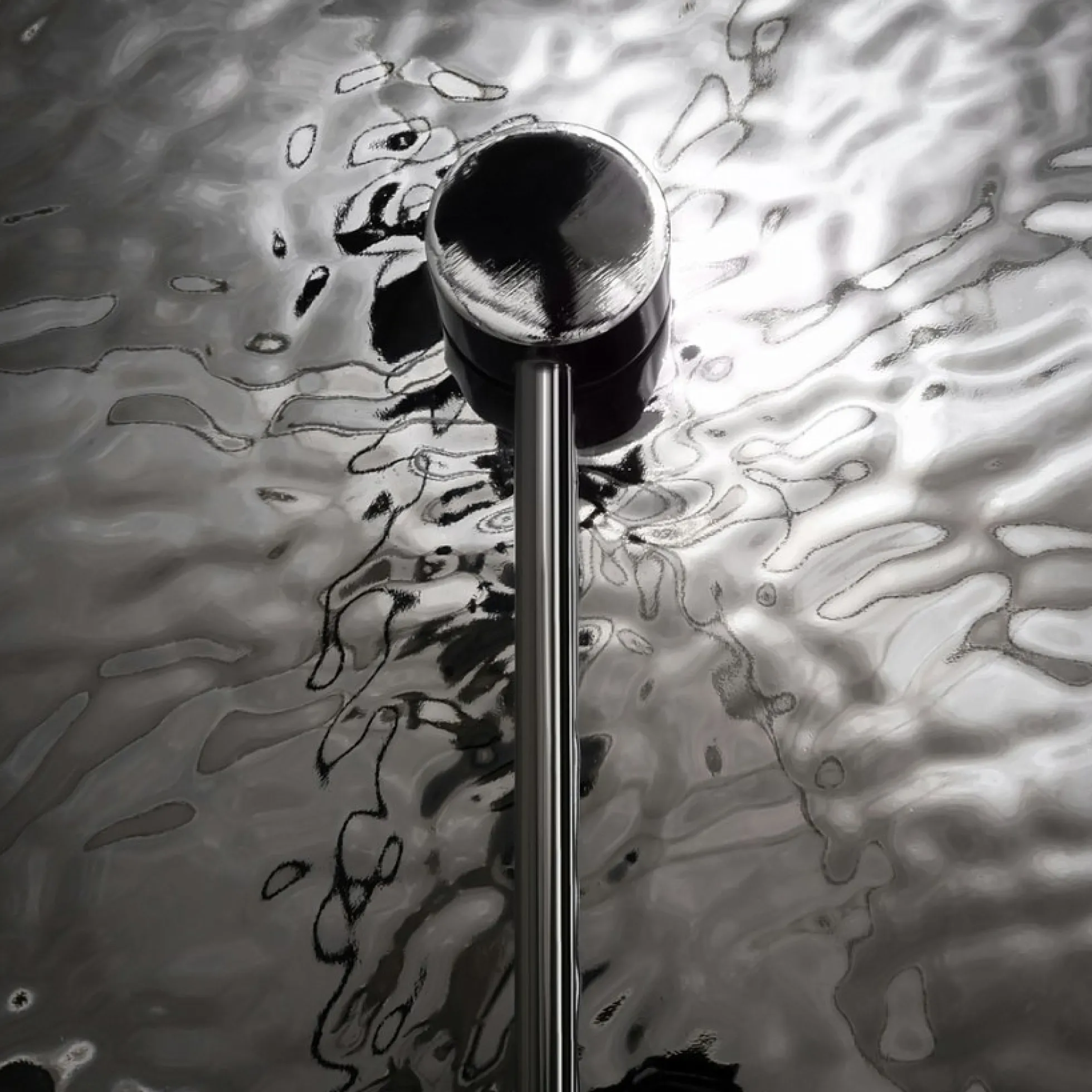 Applique verre moderne – disque argenté effet vague CALERA