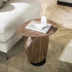 Bout de canapé en bois brun – design organique MYSORE
