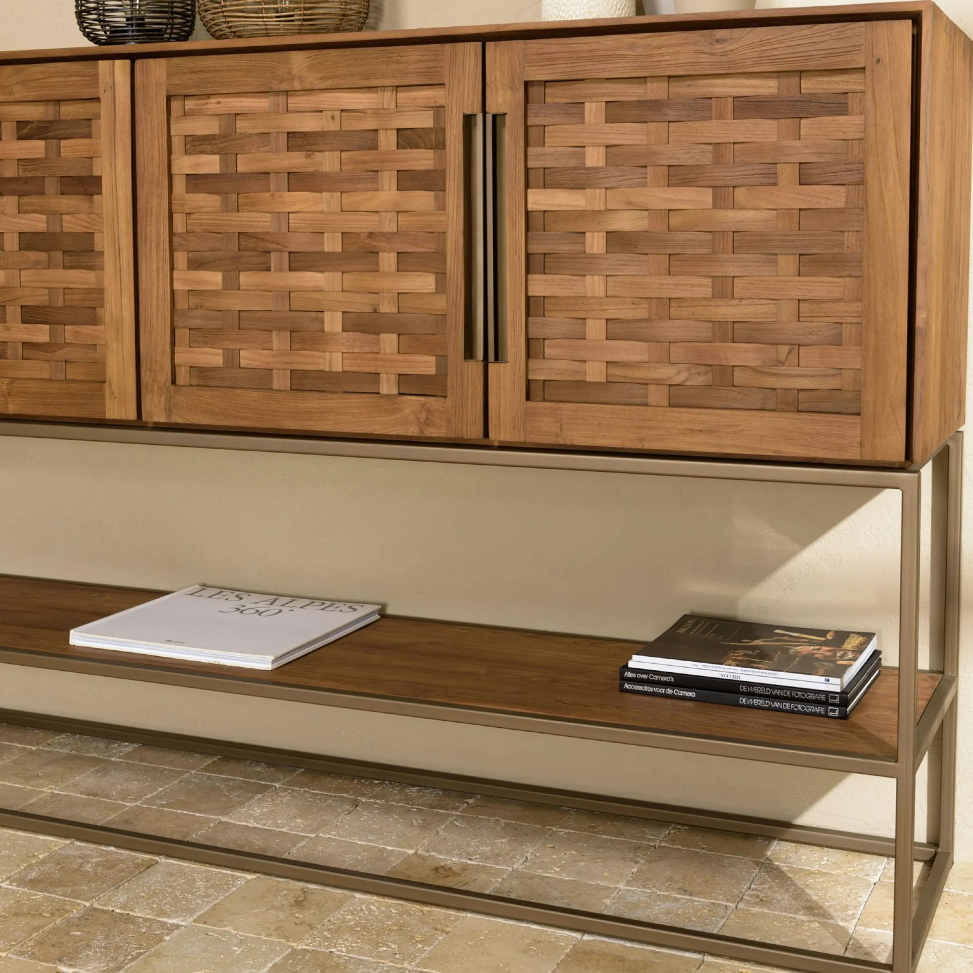 Buffet haut 205,5 cm 4 portes en teck recyclé sur pied SWING
