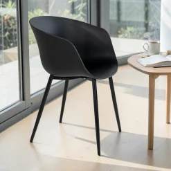 Chaise coque noire en polypropylène (lot de 2)
