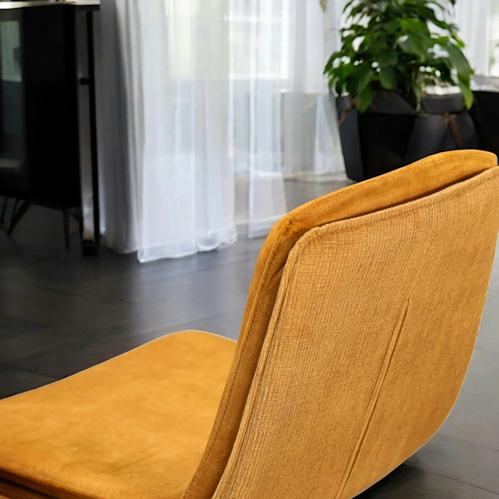Chaise de bar en velours doré à double coussinage (lot de 2) OKA