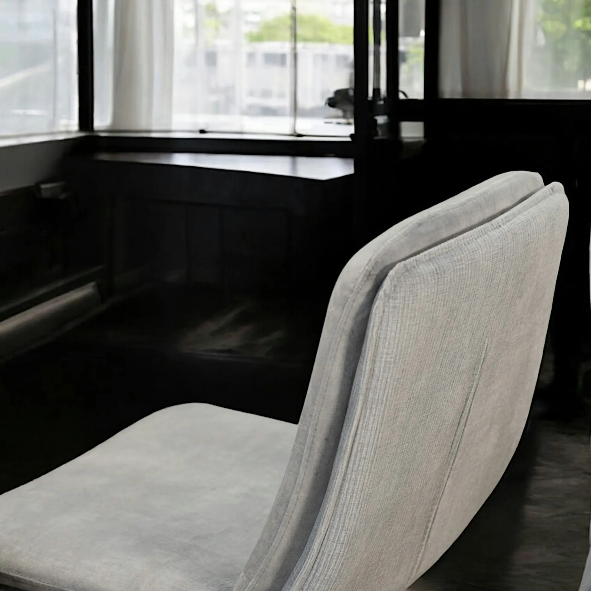 Chaise de bar en velours gris à double coussinage (lot de 2) OKA