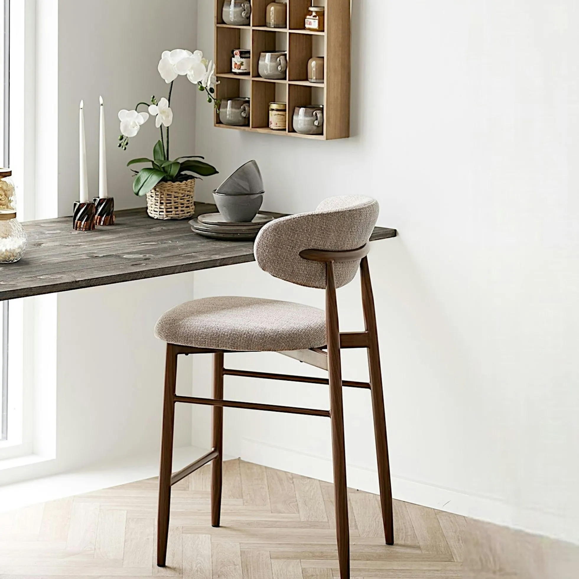 Chaise de bar sable avec repose-pieds effet bois foncé (lot de 2) AMSTERDAM