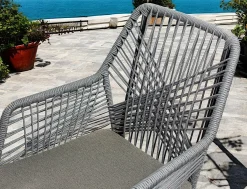 Chaise de jardin grise en corde tressée et pieds bois FSC® GRENADE