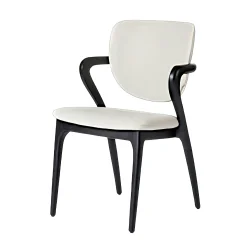 Chaise en cuir gris clair, accoudoirs bois noir ALDER