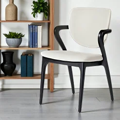 Chaise en cuir gris clair, accoudoirs bois noir ALDER