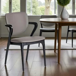 Chaise en cuir gris foncé, accoudoirs bois noir ALDER