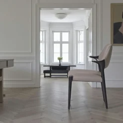 Chaise en cuir gris foncé design, accoudoirs bois noir ALDER