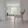 Chaise en cuir gris foncé design, accoudoirs bois brun ALDER