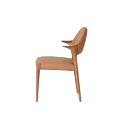 Chaise en cuir marron design, accoudoirs bois brun ALDER