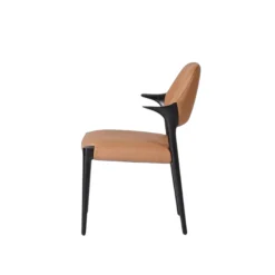 Chaise en cuir marron design, accoudoirs bois noir ALDER