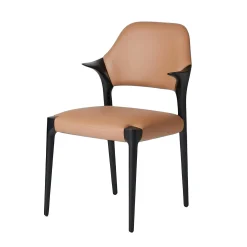 Chaise en cuir marron design, accoudoirs bois noir ALDER