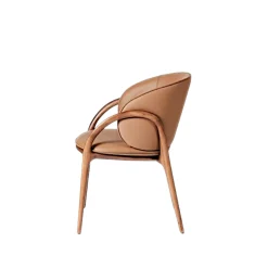 Chaise en cuir marron dos rond accoudoirs bois brun ALDER