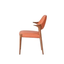 Chaise en cuir rouille design, accoudoirs bois brun ALDER