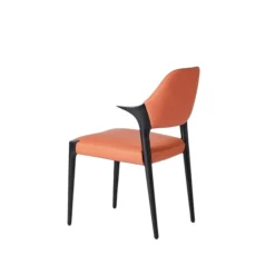 Chaise en cuir rouille design, accoudoirs bois noir ALDER
