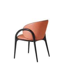 Chaise en cuir terracotta dos rond accoudoirs bois noir ALDER