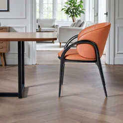 Chaise en cuir terracotta dos rond accoudoirs bois noir ALDER