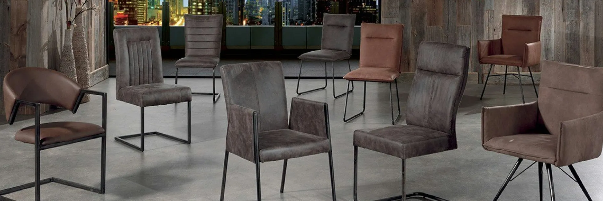 Chaise grise en tissu microfibre