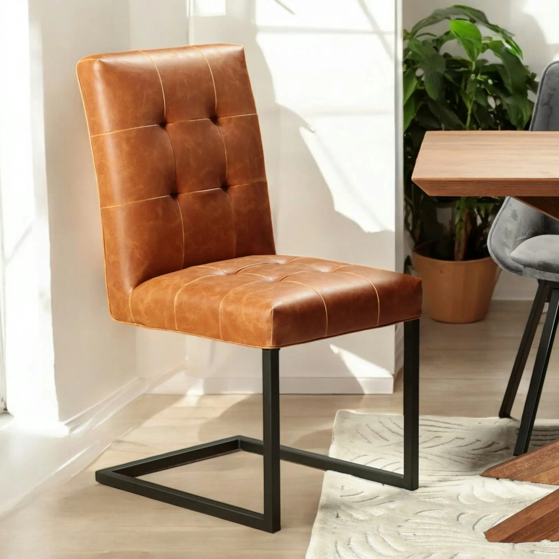 Chaise moderne camel (lot de 2) OKA