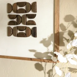 Décoration murale carrée motifs bois sur fond blanc DENVER