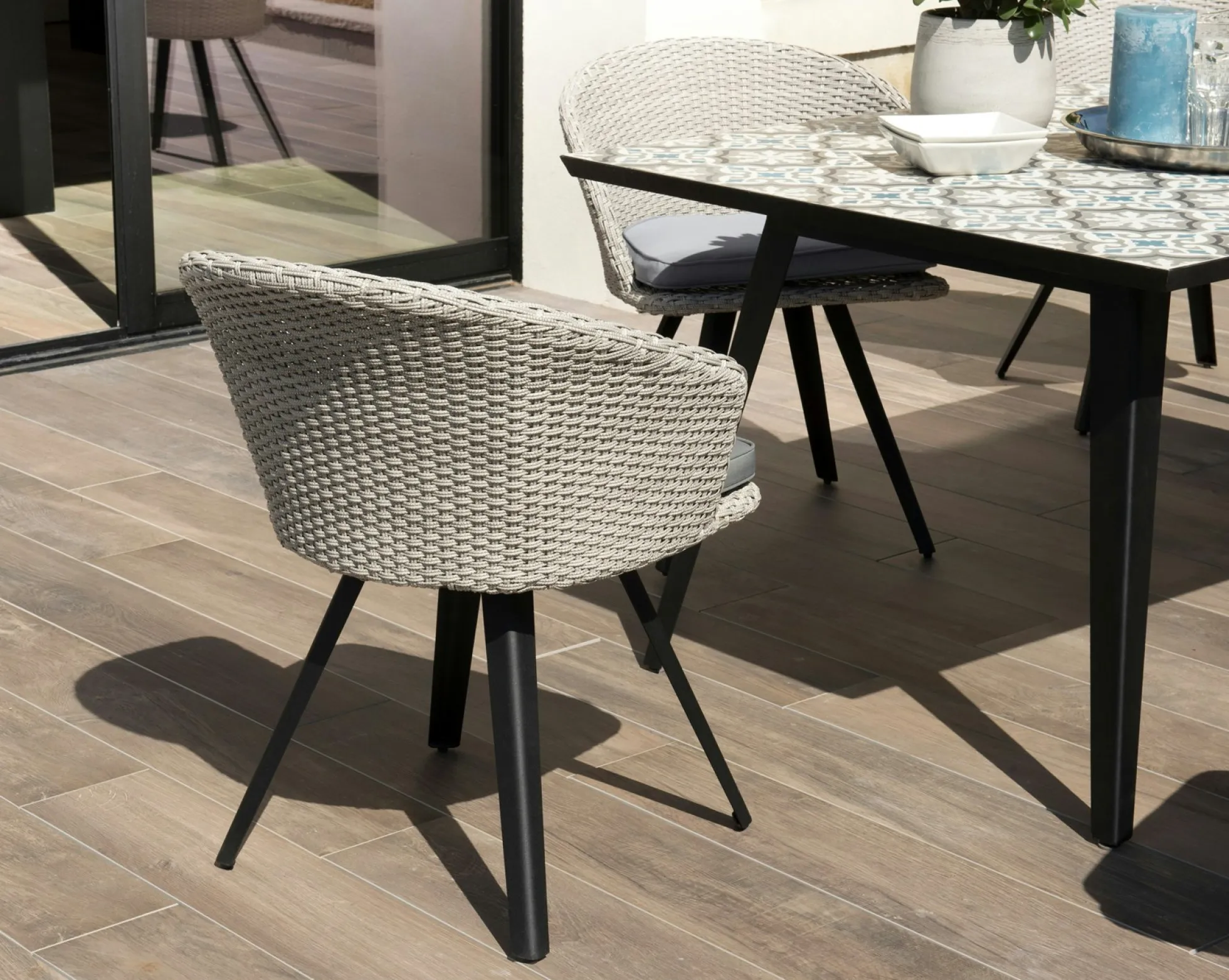 Fauteuil de jardin en résine tressée couleur grise coussin gris DETROIT