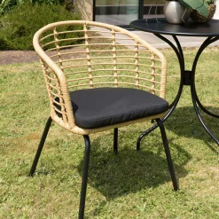 Fauteuil de jardin rotin synthétique ajouré couleur naturelle avec coussin noir (lot de 2) GIJON