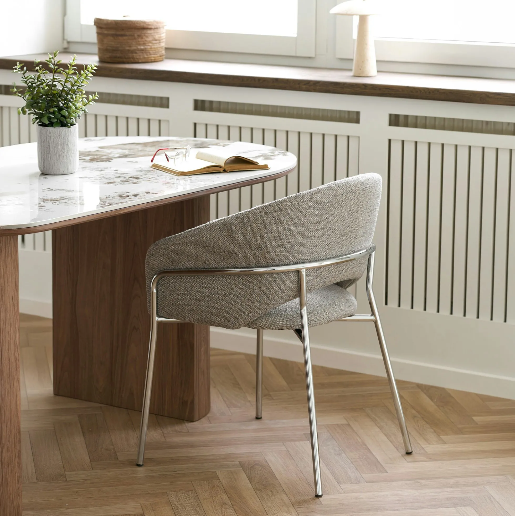 Fauteuil de table en tissu gris clair, pieds chromés (lot de 2) BERLIN