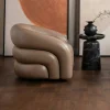 Fauteuil en cuir taupe pivotant BRADFORD