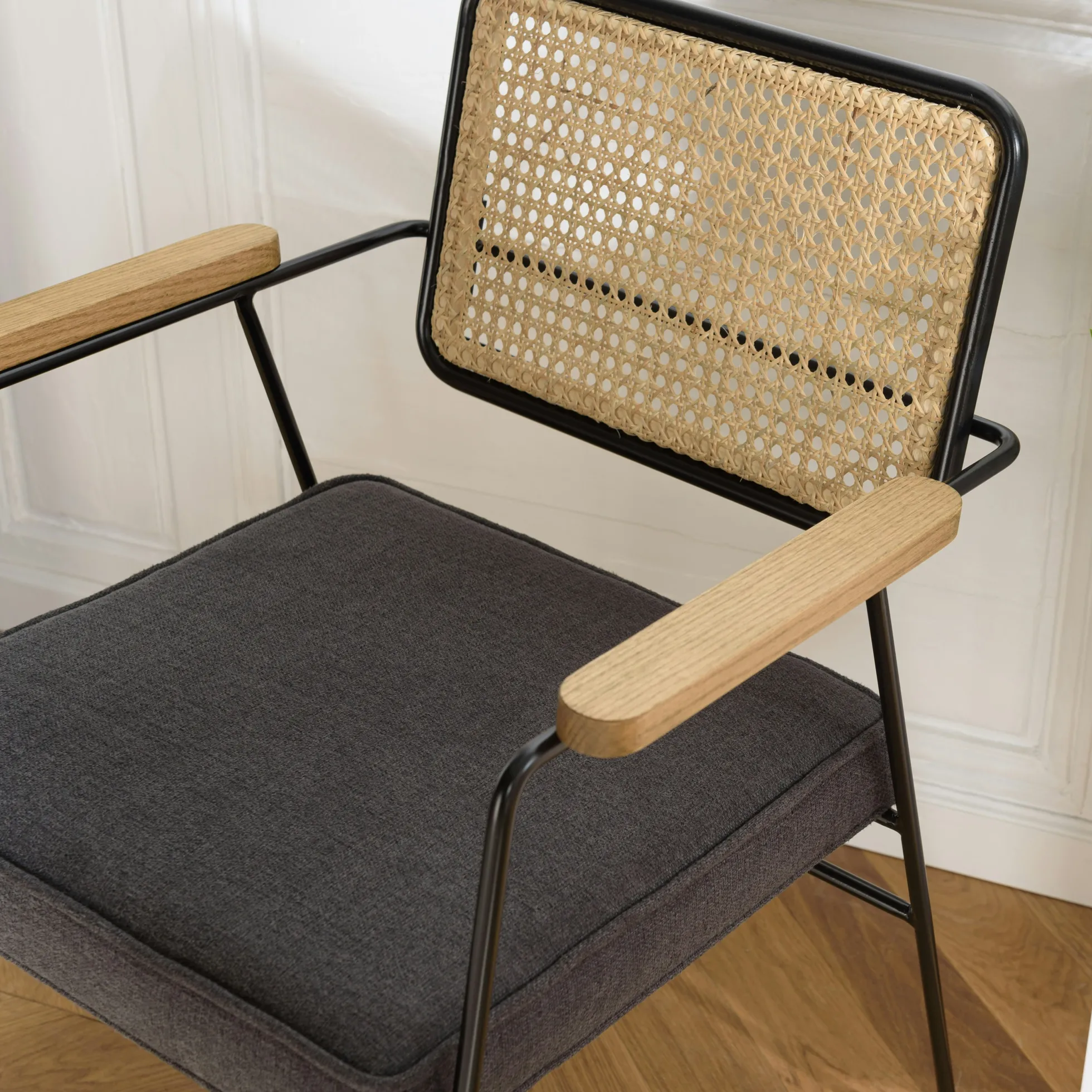 Fauteuil métal dossier rotin assise tissu anthracite TIM