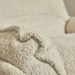 Fauteuil pivotant blanc crème en tissu bouclette BELORA