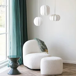 Fauteuil salon blanc pivotant et son pouf assorti BERLIN