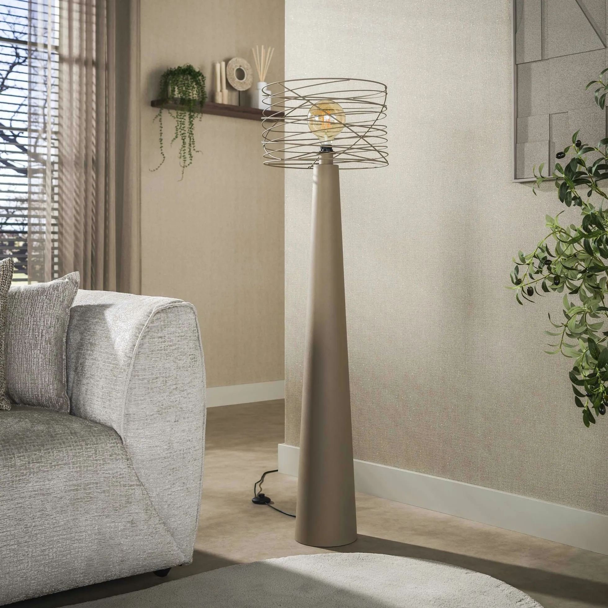Lampadaire de salon métal beige pied conique RALF