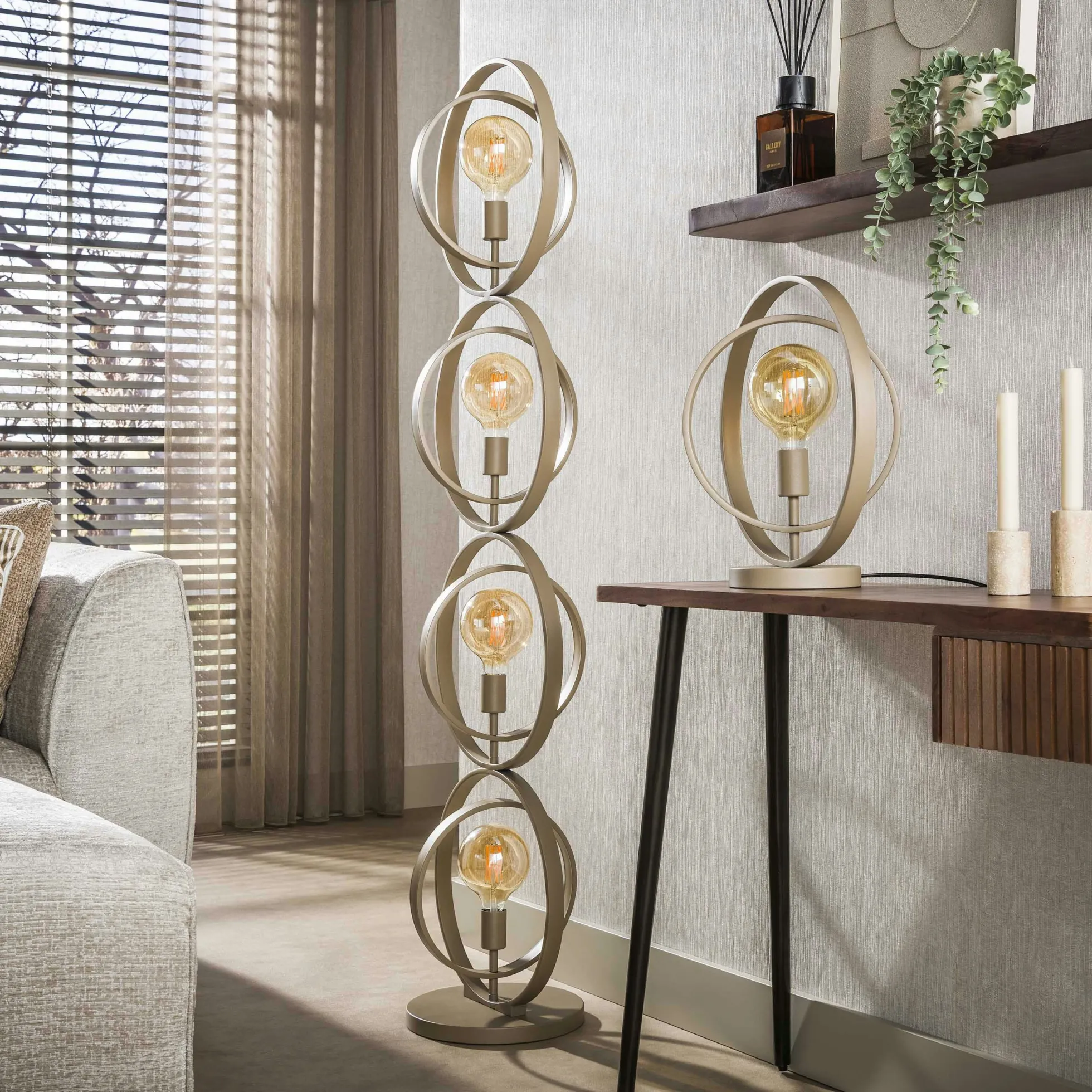 Lampadaire moderne beige 4 anneaux pivotants TRIBECA