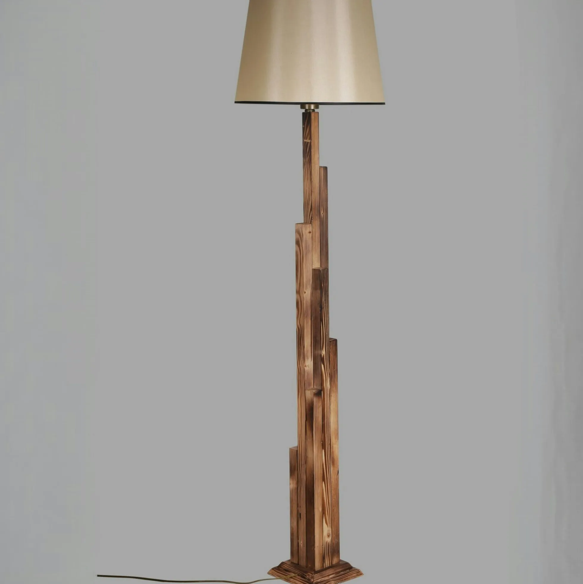 Lampadaire salon en bois sculpté abat-jour beige ANZIO