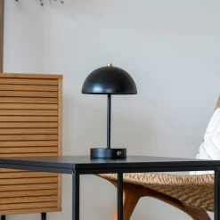 Lampe de table rechargeable en métal noir SILE