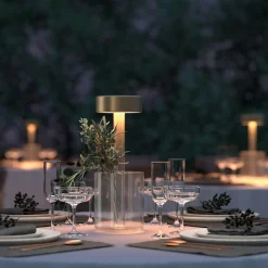 Lampe rechargeable dorée avec vase en verre design ALMA
