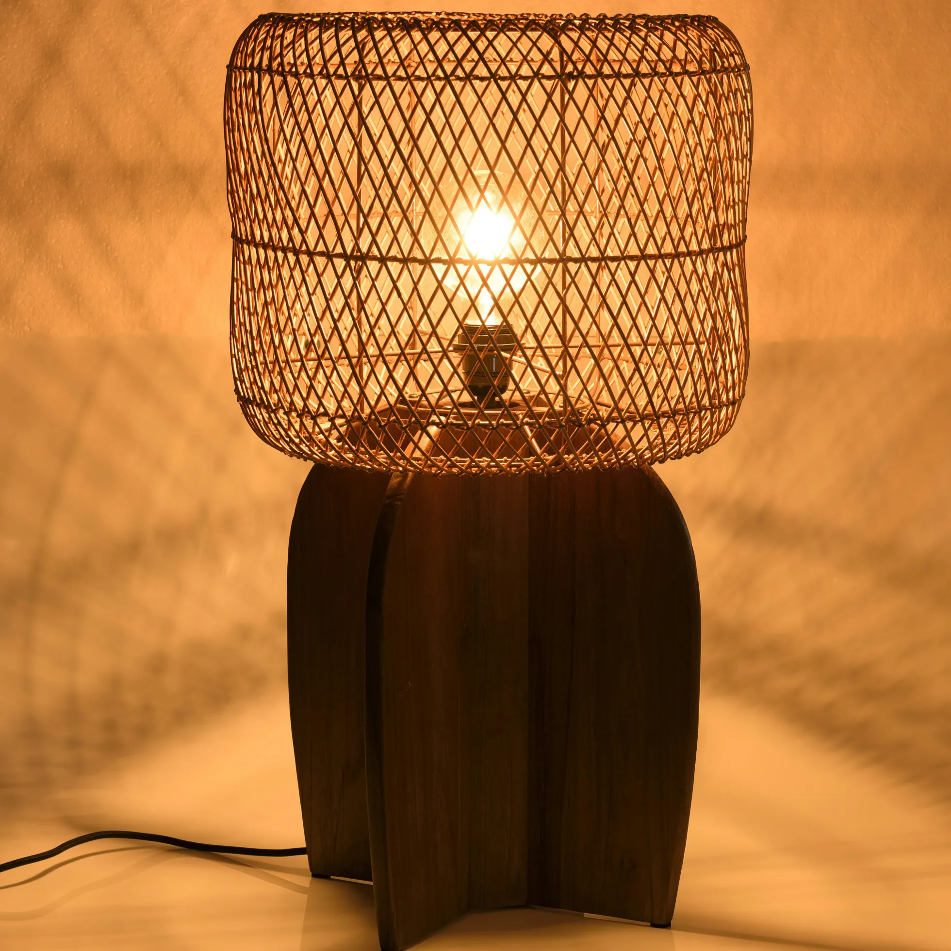 Lampe 38x38cm en rotin couleur naturelle et bois de teck recyclé SWING
