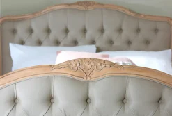 Lit capitonné romantique 180 cm BLOIS