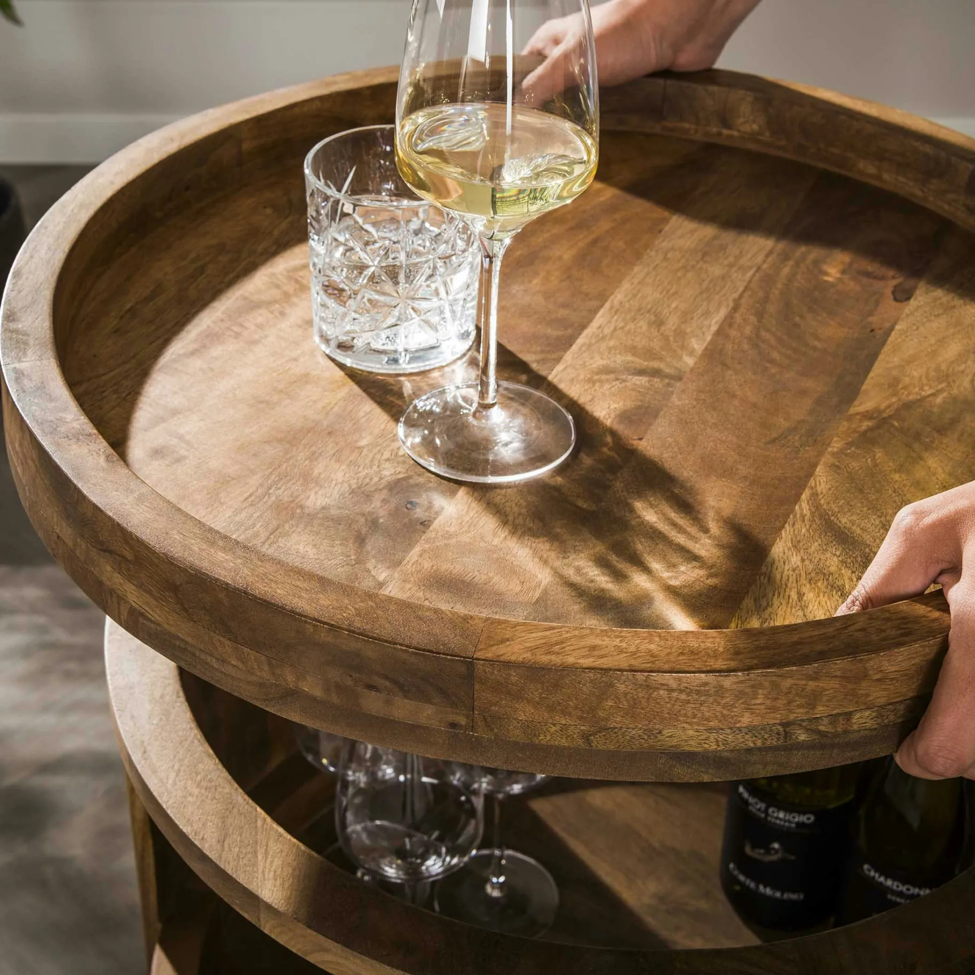 Meuble bar sur roulettes en bois de manguier strié CREEK