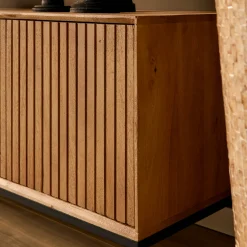 Meuble TV en bois 4 portes rainurées 210 cm CORTINA