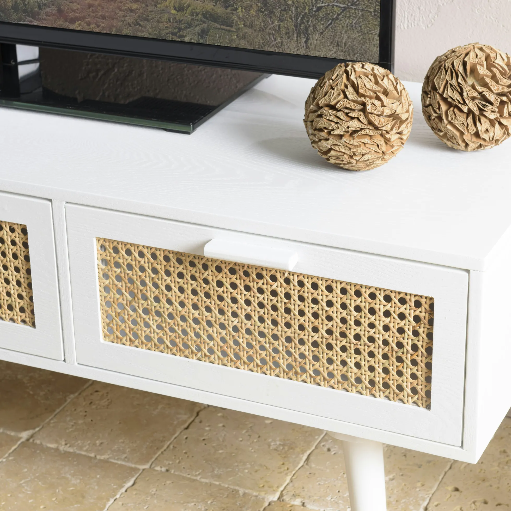 Meuble TV scandinave bois blanc 3 tiroirs rotin CALVIA