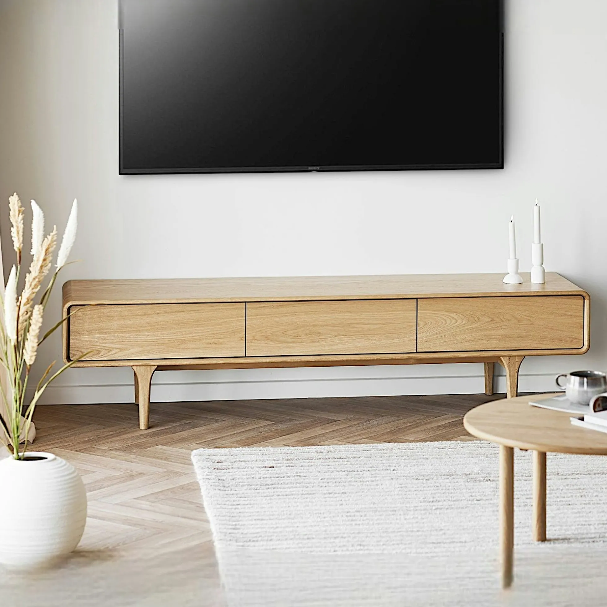 Meuble TV scandinave en placage chêne 2 portes 1 tiroir TARAZ