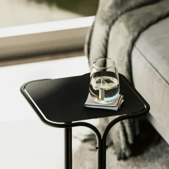 Petite table d'appoint noire carrée - finition mate JENA
