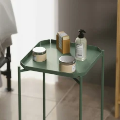 Petite table d’appoint verte carrée, pieds croisés SFAX