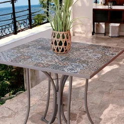 Petite table de jardin en mosaïque bleue et taupe (78x78 cm) GRENADE