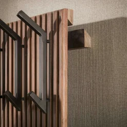 Portemanteau mural en bois d'acacia rainuré 10 crochets NAKO