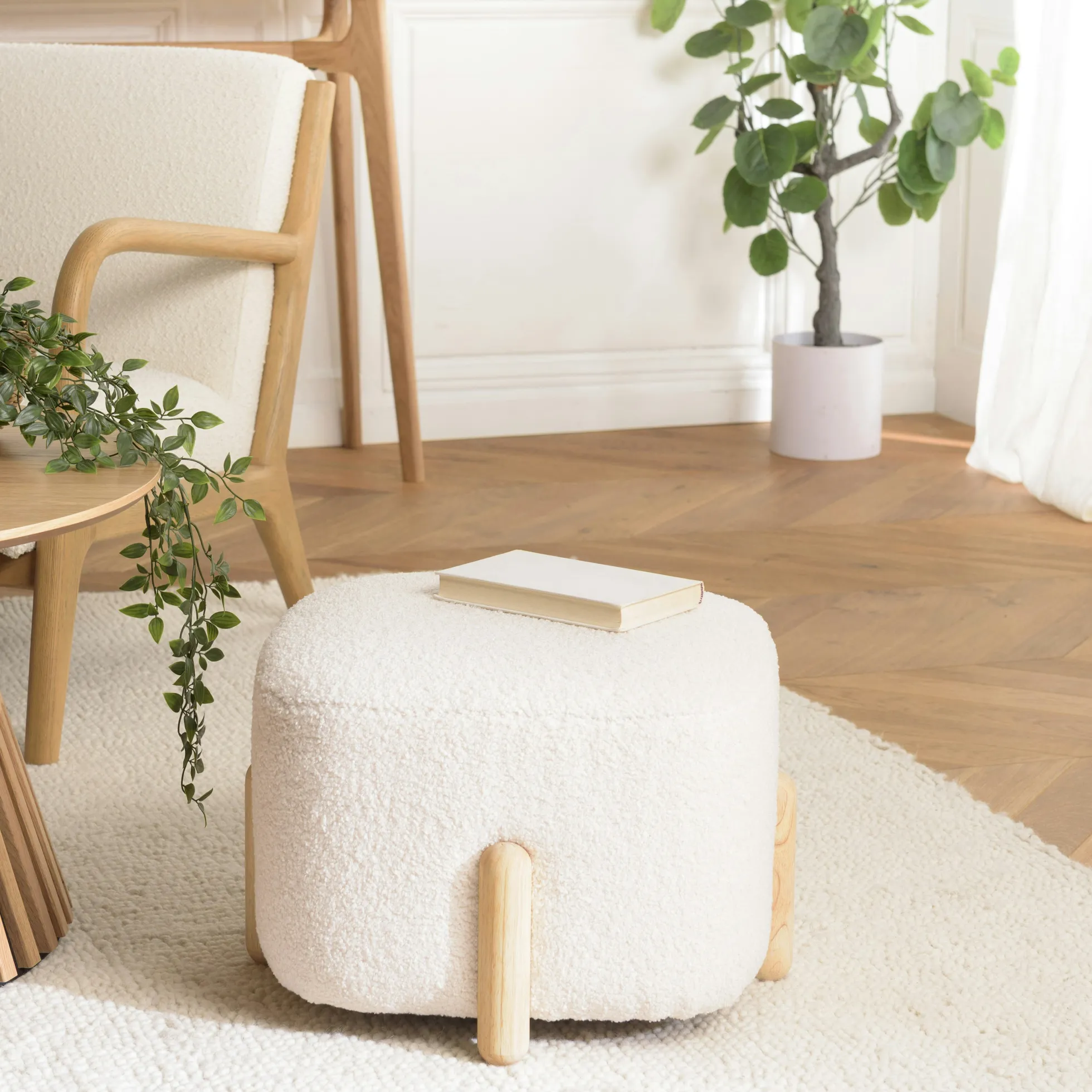 Pouf carré tissu bouclette écru pieds bois COLOMBUS