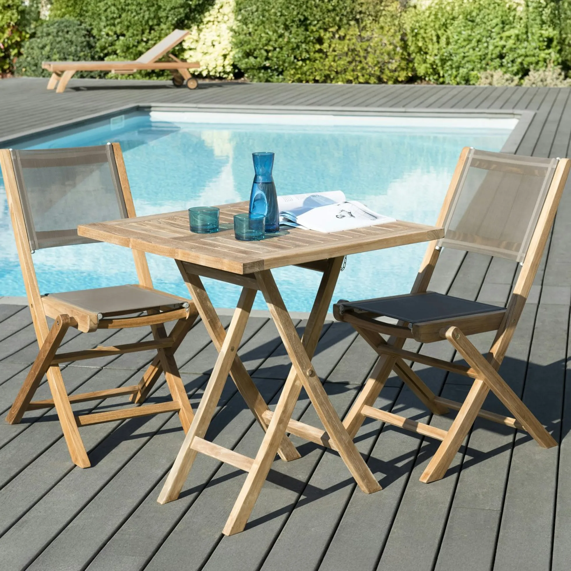 Salon de jardin en teck, 1 table carrée + 2 chaises pliantes SUMMER